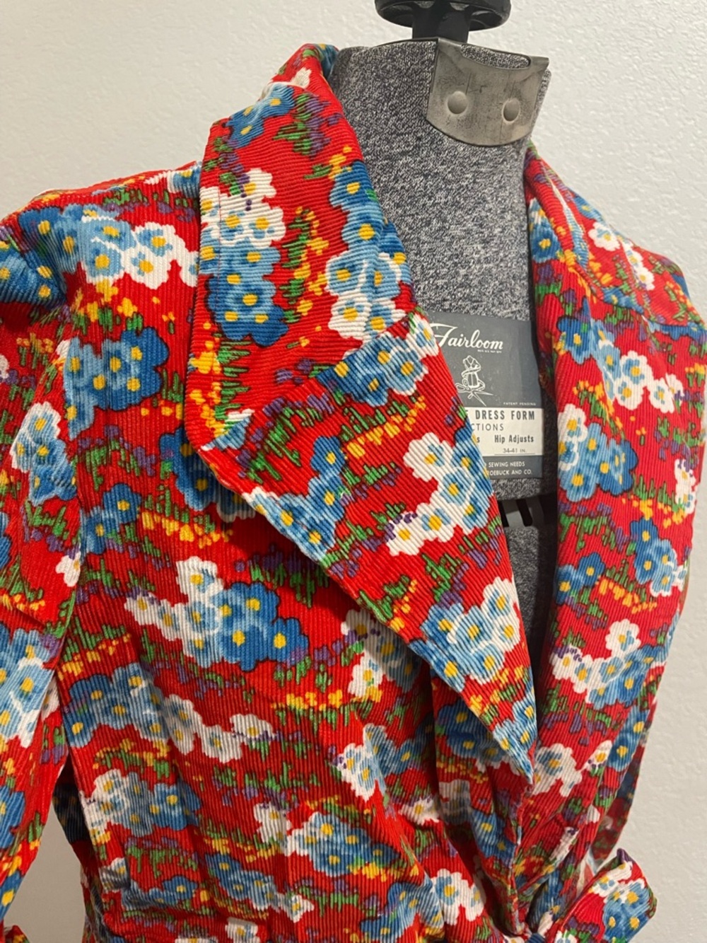 RARE VINTAGE Red Floral Tie-Waist Corduroy Jacket c. 60s/70s - Picture 2 of 6